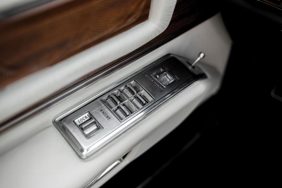 Детали интерьера Cadillac Fleetwood Eldorado Convertible (L67) 1976 года  (фото 11 из 40)